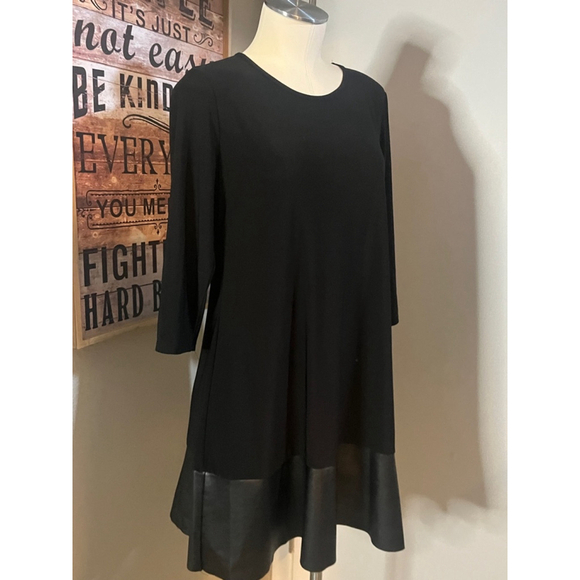 Dresses & Skirts - Womens black mini dress contrasting hemline 3/4 sleeve size medium like new